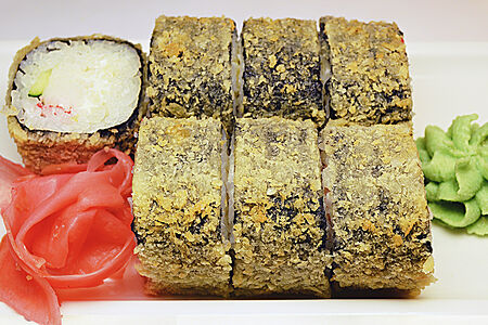 Жареный ролл с крабом