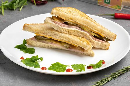 Сэндвич с ветчиной и сыром