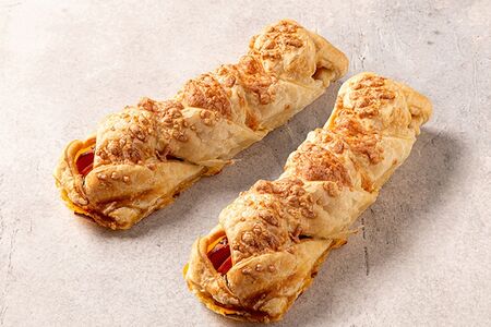 Сосиска в тесте с сыром