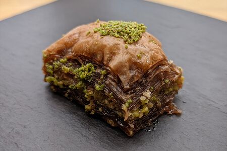 Пахлава шоколадная с фисташкой