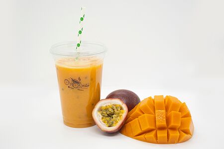 Манго-маракуйя шейк