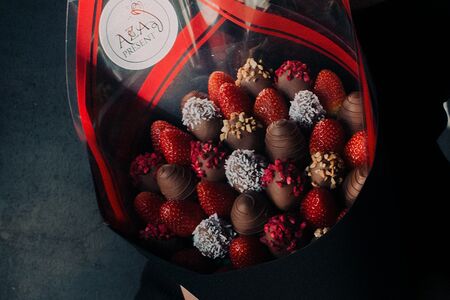 Клубничный букет - Кармен