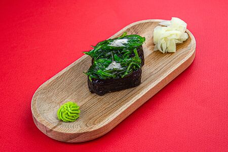 Суши-нигири с чукой