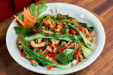 Рисовая лапша с курицей