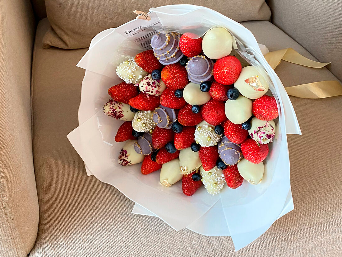 Berry mood тюмень. Berry mood ростов-на-дону. Клубничная мастерская ангарск. Berry mood. Berry mood.