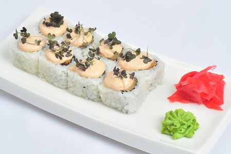 Ролл с креветкой и соусом том ям