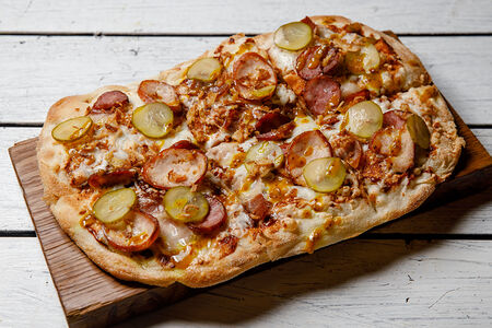 Римская пицца с колбасками