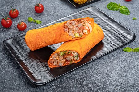 Куриная шаурма в сырном лаваше