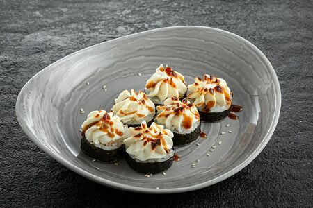 Запеченный ролл с угрем