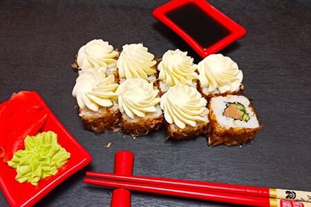 Ролл Бонито с копчёным лососем