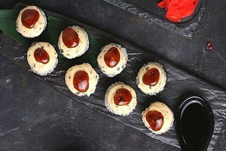 Запеченный горячий ролл с угрем