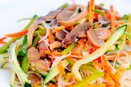 114 Салат из фунчозы с овощами