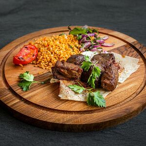 Мини-шашлык из говяжьей вырезки с гарниром