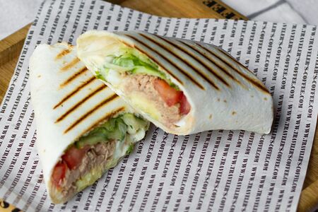 Ролл с тунцом