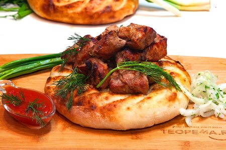 Сет Шашлык из cвинoй шеи с лепешкой