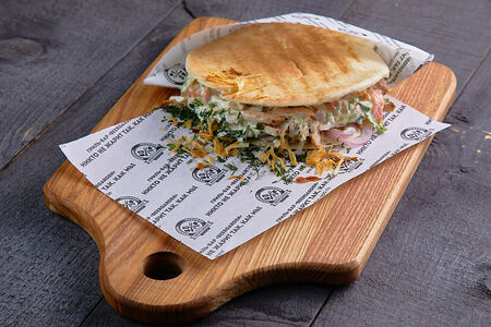 Пита с куриным бедрышком гриль