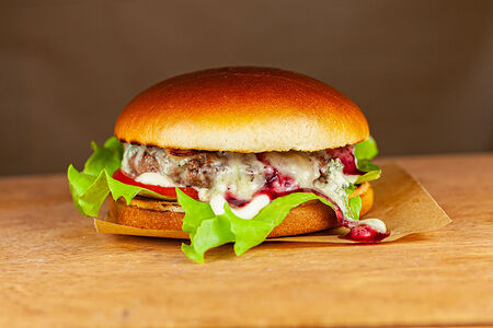 Бургер Сырный швед и фри