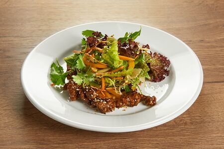 Теплый салат с говядиной