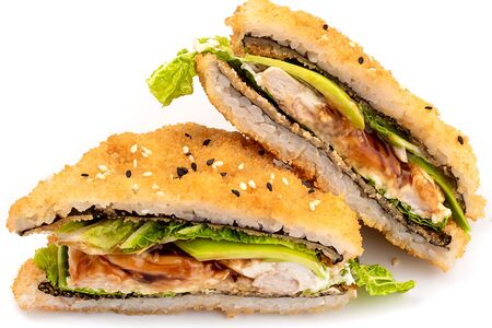 Горячий сэндвич с курицей и авокадо