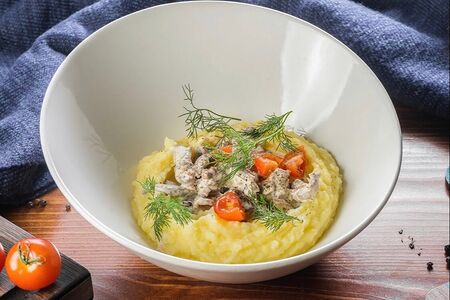 Бефстроганов с картофельным пюре