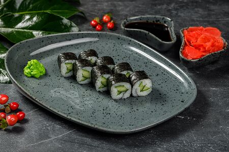 Маки с огурцом