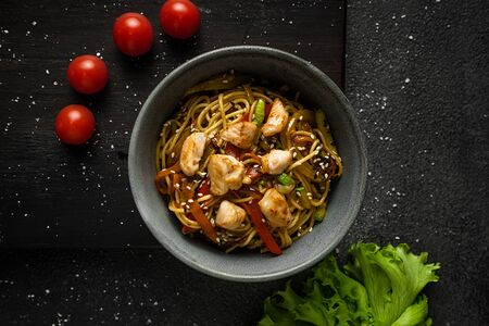 Вок сомен с курицей