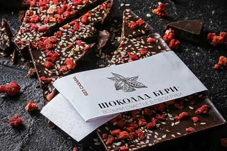 Молочный с кунжутом и клубникой