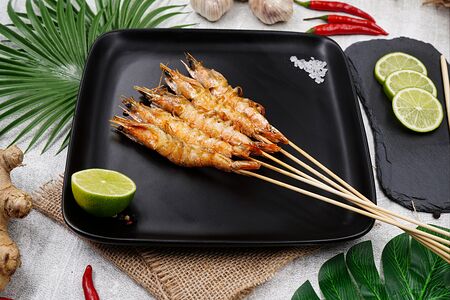 Креветки в кожуре/烤大虾