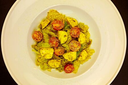 Салат овощной с песто