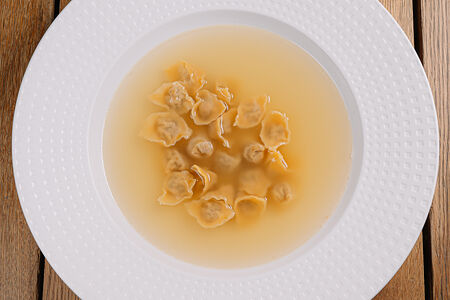 Тортеллини из телятины с куриным бульоном