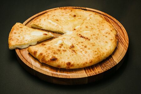 Пирог с осетинским сыром, средний