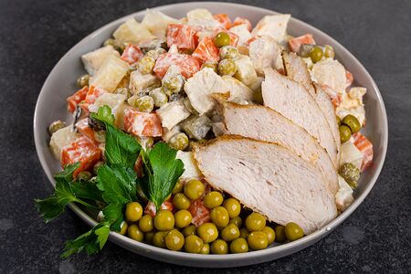 Салат Оливье с курицей