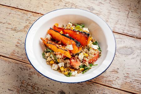 Боул с киноа и тыквой