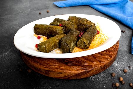 Долма с винoградными листьями