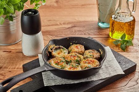 Шампиньоны с чесноком и петрушкой