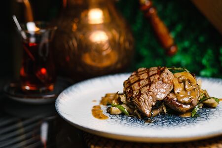 Стейк Бон-филе с грибами (Mantarli Bonfile Steak)