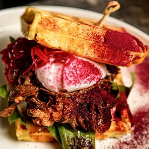 Картофельная вафля с рваной говядиной