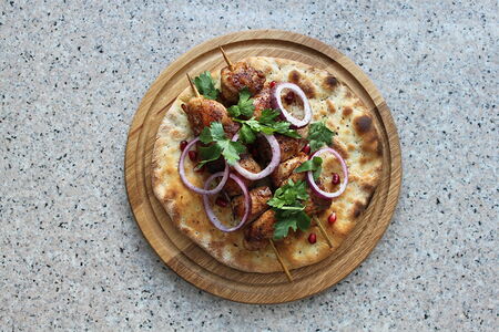 Шашлык из курицы на лаваше