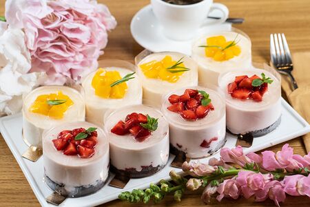 Йогуртовое пирожное с персиком