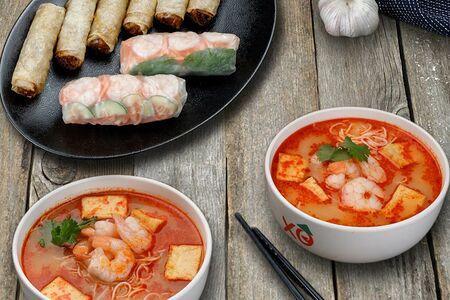 Набор: бун том (2 шт.), фреш-ролл (2 шт.), нэм га (6 шт.)