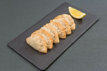 Гёдза с говядиной жареные