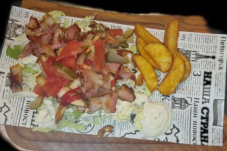 Мясо цыпленка с беконом