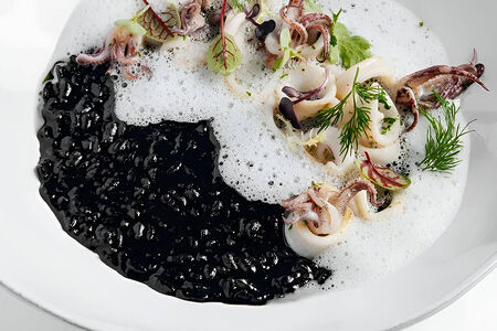 Чёрное ризотто с кальмарами