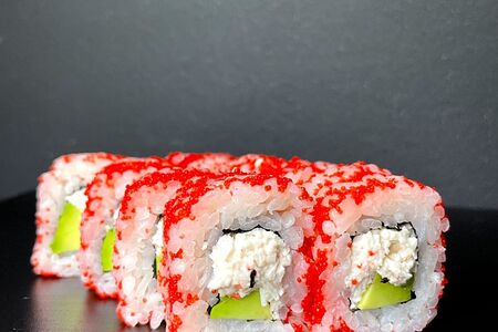 Калифорния. Имбирь, васаби и соевый соус заказывается отдельно