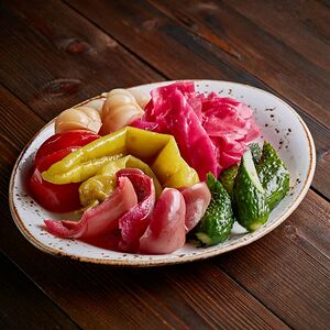 Ассорти из домашних солений