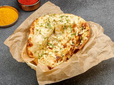 Чиз гарлик нан - Cheese Garlic Naan