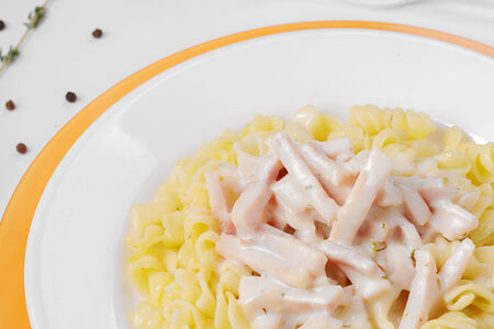 Паста с сыром и ветчиной