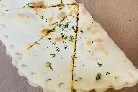 Закрытая пицца кальцоне с курочкой