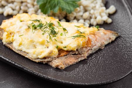 Горбуша под сыром