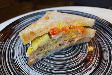 Клаб сэндвич с ветчиной и сыром